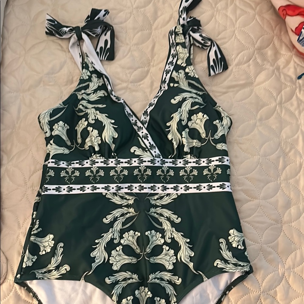 Cupshe Green and White Floral Swimsuit